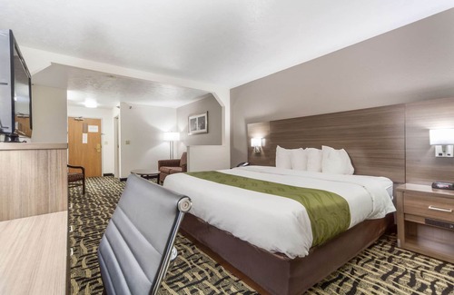 Chalco Hotel | Quality Inn & Suites Omaha Chalco
