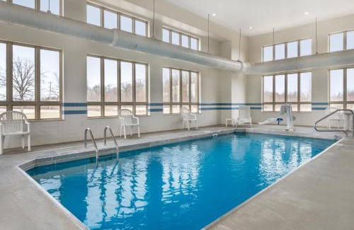 Richland Hotel | Quality Inn & Suites Rockport-Owensboro North GOLD AWARD WINNER