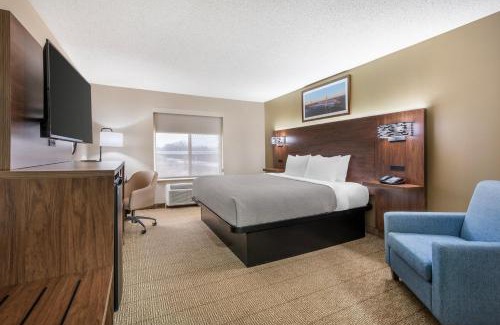Richland Hotel | Quality Inn & Suites Rockport-Owensboro North GOLD AWARD WINNER