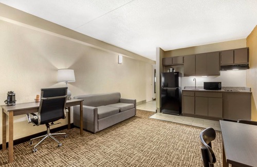 Pine Forest Hotel | Quality Inn & Suites Spring Lake - Fayetteville near Fort Bragg