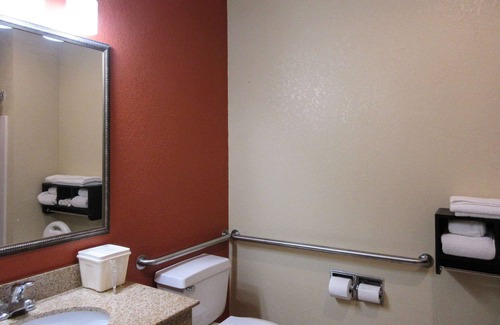 Benton Harbor Hotel | Quality Inn & Suites