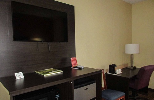 Benton Harbor Hotel | Quality Inn & Suites