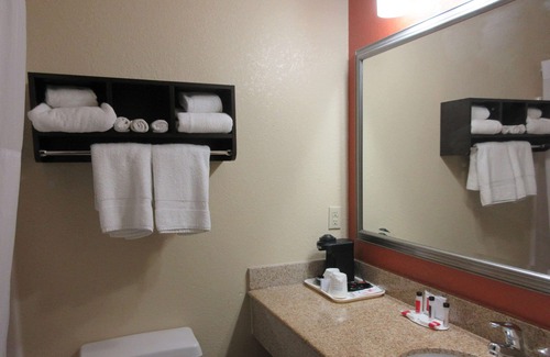 Benton Harbor Hotel | Quality Inn & Suites