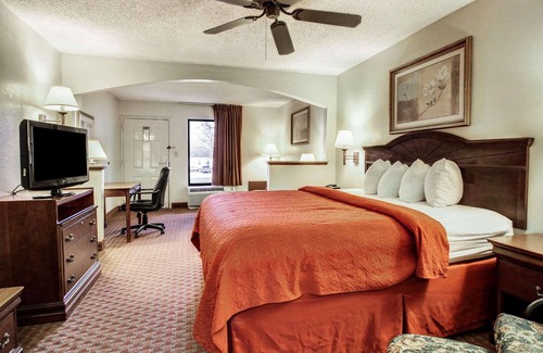 Clinton Hotel | Quality Inn & Suites