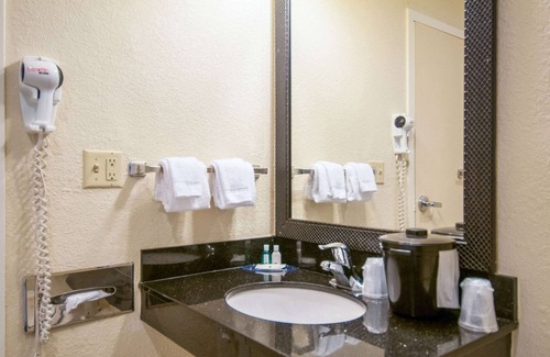 Tougaloo Hotel | Quality Inn & Suites