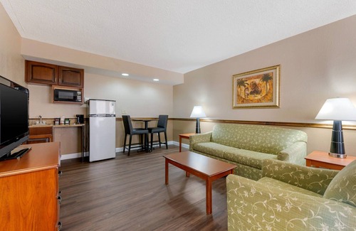 New Port Richey Hotel | Quality Inn & Suites Conference Center