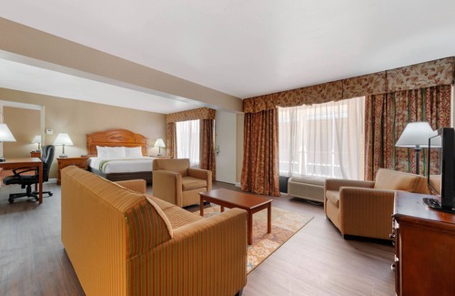 New Port Richey Hotel | Quality Inn & Suites Conference Center