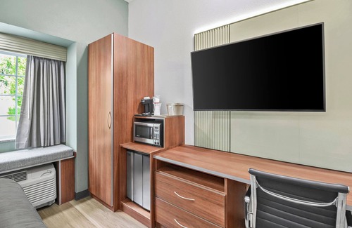 Meadowlands Hotel | Quality Inn & Suites