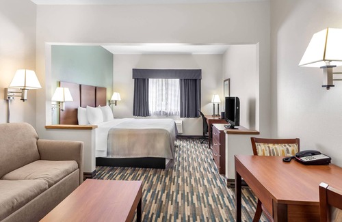Beloit Hotel | Quality Inn