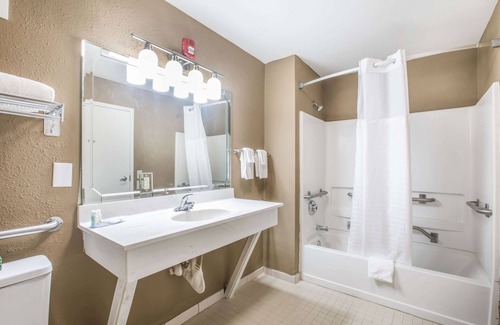 Town Center Hotel | Quality Inn