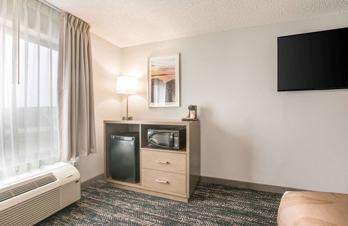 Marquette Hotel | Quality Inn