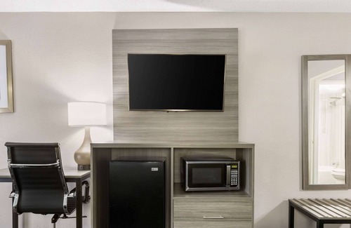 Newberry Hotel | Quality Inn