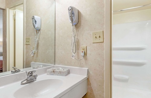 Tysons Hotel | Quality Inn Vienna - Tysons Corner
