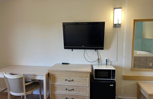 Richmond Hotel | Quality Quarters Inn