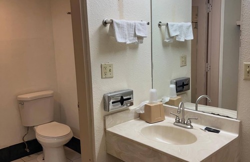Richmond Hotel | Quality Quarters Inn