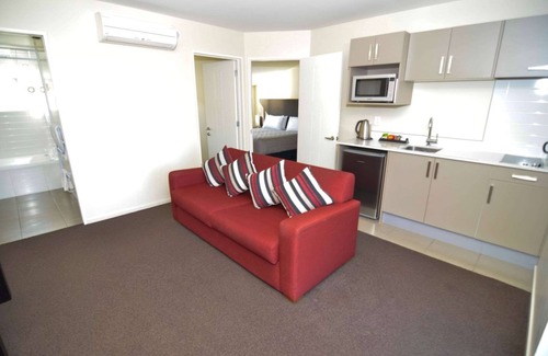 Riccarton Hotel | Quality Suites Amore