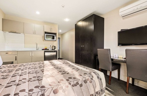 Riccarton Hotel | Quality Suites Amore