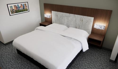 Franklin Park Hotel | Quality Suites Austin South Street Elmo District