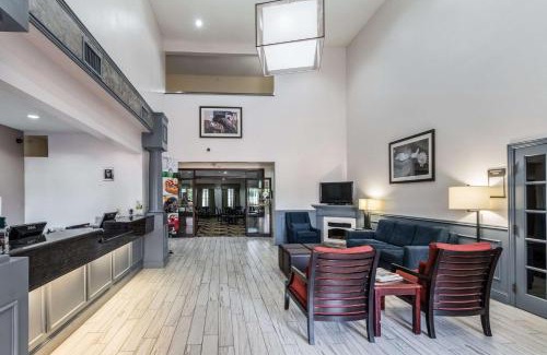 Burleson Hotel | Quality Suites Burleson - Ft Worth