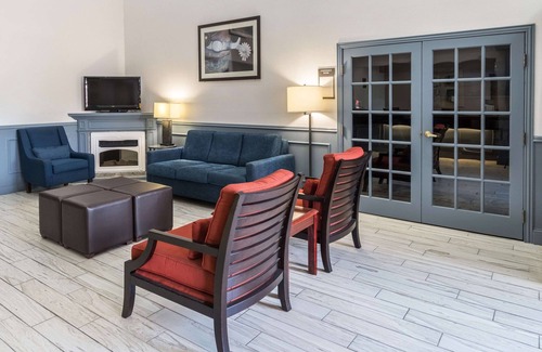 Burleson Hotel | Quality Suites Burleson - Ft. Worth