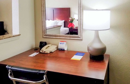 Las Colinas Hotel | Quality Suites Irving-Las Colinas