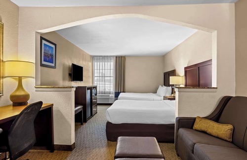 Las Colinas Hotel | Quality Suites Irving-Las Colinas