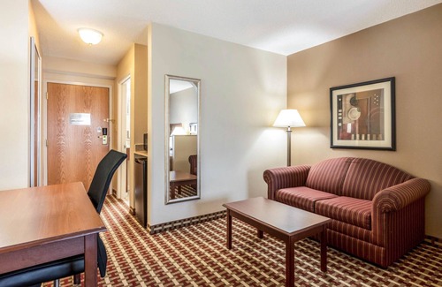 Paducah Hotel | Quality Suites Paducah I-24