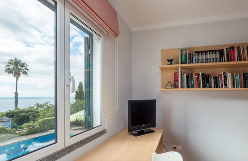 Garajau Villa | Villa de calidad - muy privado con piscina + jardín + barbacoa + 5 minutos a pie de Wi-Fi + de bar