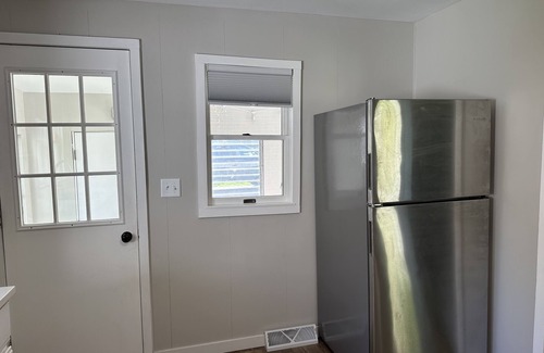 Geneva Township Casa | Quant, comfortable & clean home SUPER close to the Gingerman track & South Haven