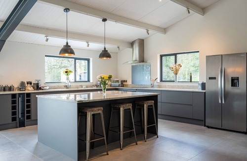 Honiton Cabaña | QUANTOCK BARN, pet friendly, country holiday cottage in Honiton