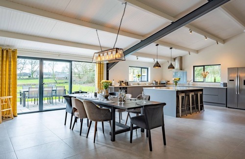 Honiton Cabaña | QUANTOCK BARN, pet friendly, country holiday cottage in Honiton
