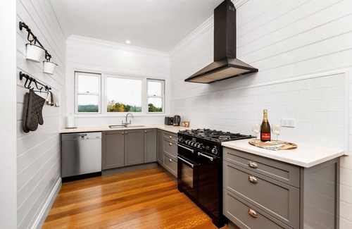 Berrima Casa | Quarry Hill Cottage, 1 minute walk into Berrima.