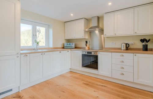 Lydney Cabaña | Quarry Lodge, Lydney - sleeps 6 guests in 3 bedrooms