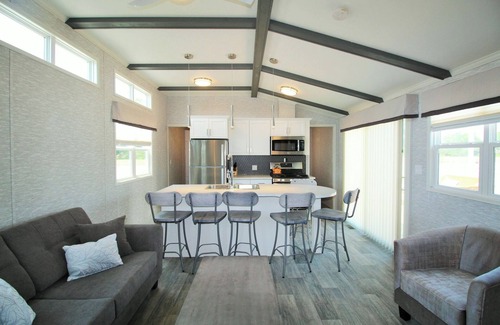 Sherkston Cabaña | Quarry Meadows Resort Living ! Sherkson Shores