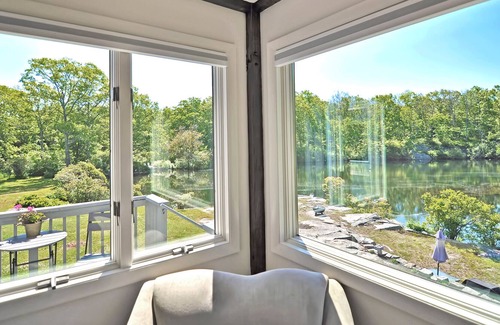 Gloucester Casa | Quarryman’s Cottage: 1bd, 1 bth PRIVATE QUARRY: DOG friendly