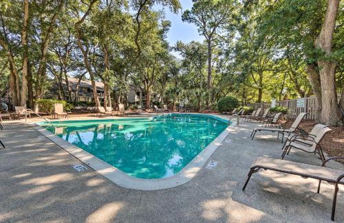 Folly Field Casa | quarter Mi to Ocean Beach Pebble Townhome with Patio
