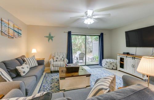 Folly Field Casa | quarter Mi to Ocean Beach Pebble Townhome with Patio