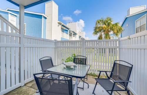 Galveston Apartamento | quarter Mi to Seawall Relaxing Galveston Condo!
