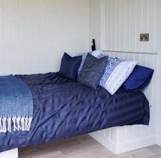Bangor Otro | Quarterlands Glamping, Shepherds hut Bracken