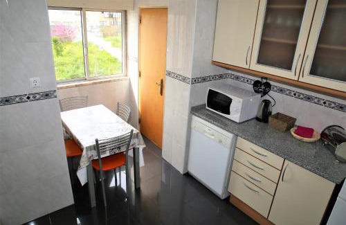 Alto do Pina Casa | Quarto 2 Areeiro com ar acondicionado