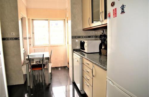 Alto do Pina Casa | Quarto 2 Areeiro com ar acondicionado