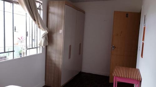Merces Casa | Quarto amplo no Portão