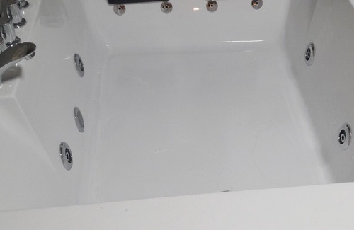 Nelas Casa | Quarto c/ Banheira de Hidromassagem e Piscina e Jardim de uso Partilhado