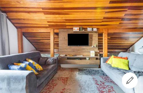 Italia Apartamento | Quarto Chalé aconchegante em Casa da Família Anton próximo ao aeroporto