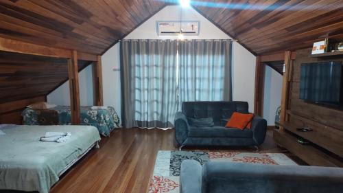 Italia Apartamento | Quarto Chalé aconchegante em Casa da Família Anton próximo ao aeroporto