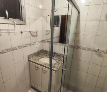 Santa Monica Casa | Quarto com banheiro privativo PARA MULHERES