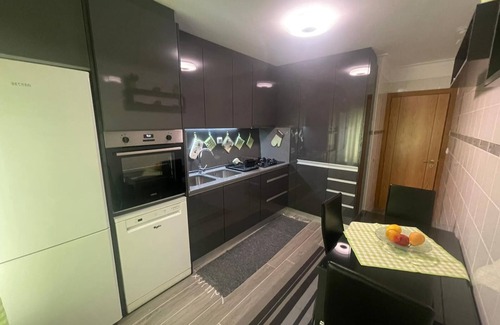 Palhais Apartamento | Quarto com wc no Montijo
