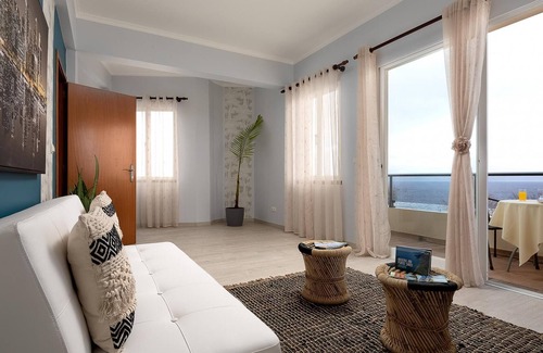 Porto Moniz Apartamento | Quarto Completamente Remodelado e com Vista mar
