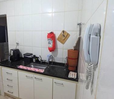 Uberaba Apartamento | Quarto de Casal Bem Localizado Em apto Compartilhado AP 204