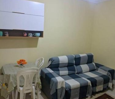 Uberaba Apartamento | Quarto de Casal Bem Localizado Em apto Compartilhado AP 204